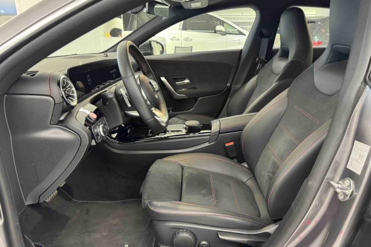 Used Mercedes-Benz CLA 2022 Refreshed CLA 200 Shooting Brake Interior 11