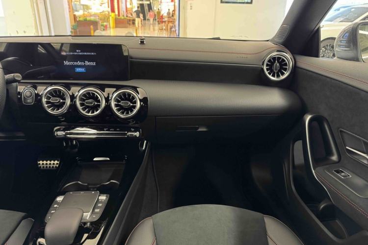 Used Mercedes-Benz CLA 2022 Refreshed CLA 200 Shooting Brake Interior 2