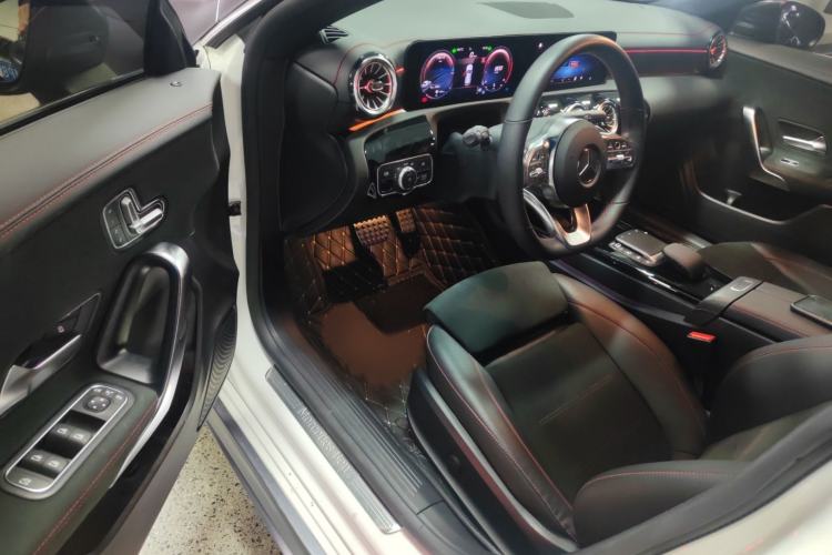 Used Mercedes-Benz CLA 2022 CLA 200 Shooting Brake Interior 3