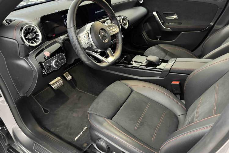 Used Mercedes-Benz CLA 2022 Refreshed CLA 200 Shooting Brake Interior 5