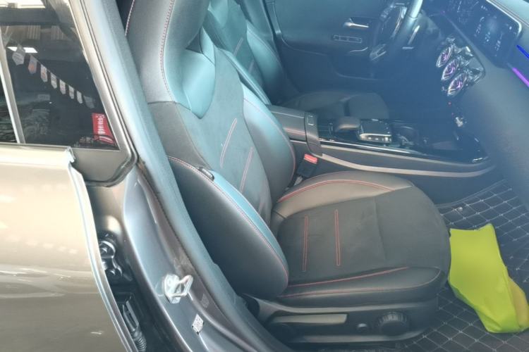 Used Mercedes-Benz CLA 2022-Year Updated CLA 200 Right Front Seat
