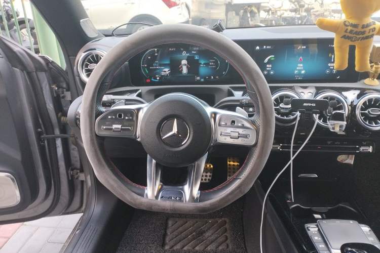 Used Mercedes-Benz CLA 2022 CLA 200 Shooting Brake Steering Wheel