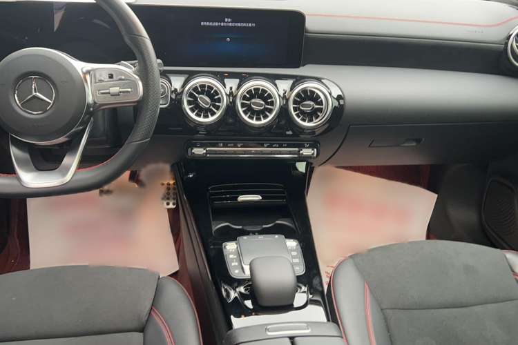 Used Mercedes-Benz CLA 2022-Year Updated CLA 200 Gear Lever