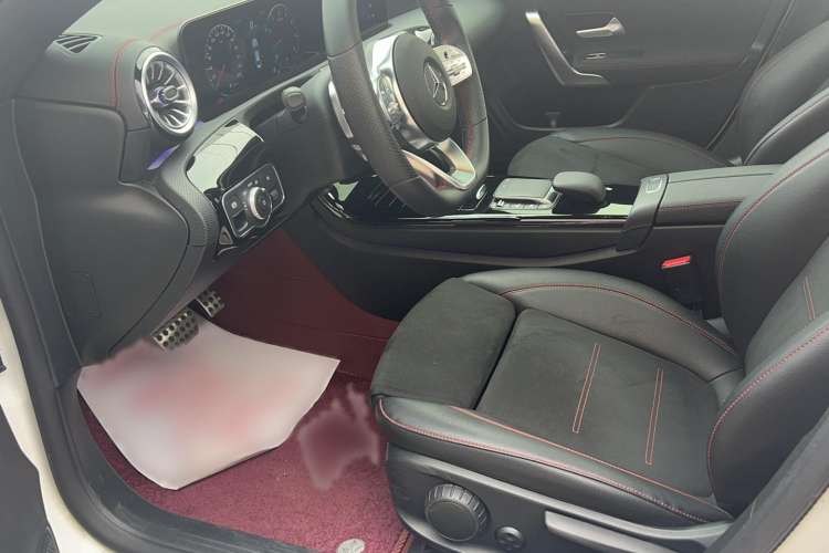 Used Mercedes-Benz CLA 2022-Year Updated CLA 200 Interior 2
