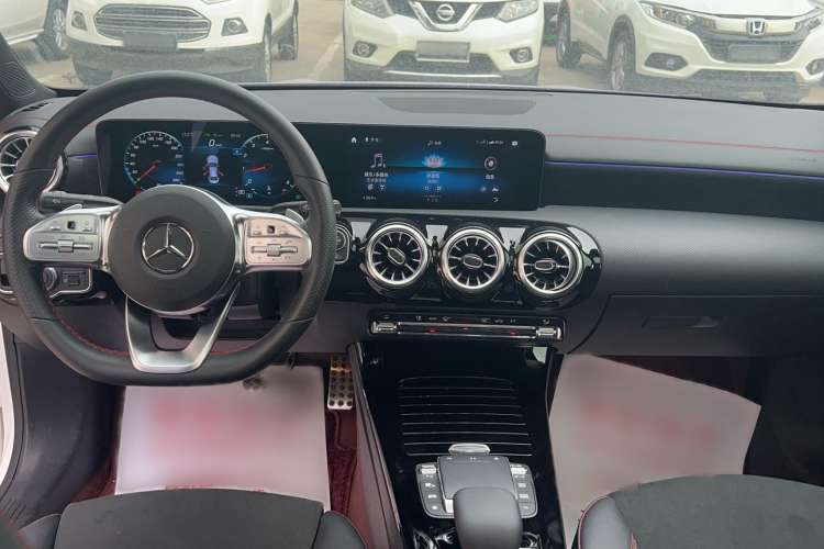 Used Mercedes-Benz CLA 2022-Year Updated CLA 200 Interior 3