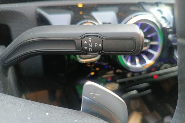 Used Mercedes-Benz CLA 2022-Year Updated CLA 200 Gear Lever