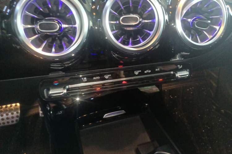 Used Mercedes-Benz CLA 2022-Year Updated CLA 200 Audio And AC Panel