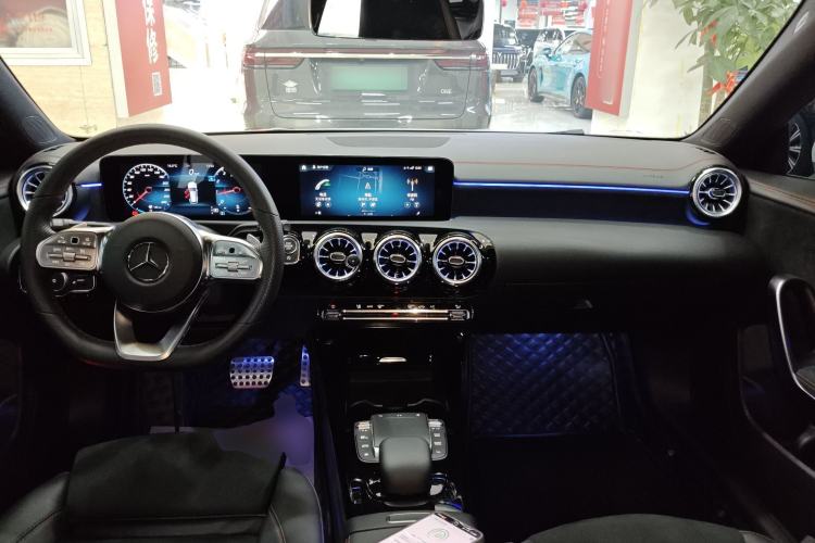 Used Mercedes-Benz CLA 2022 Refreshed CLA 200 Shooting Brake Center Console