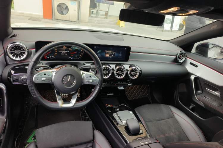 Used Mercedes-Benz CLA 2022 Refreshed CLA 200 4MATIC Center Console