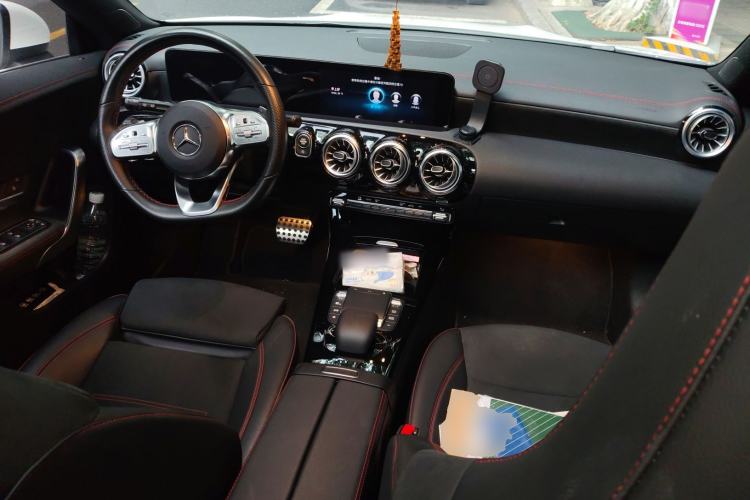 Used Mercedes-Benz CLA 2022 Refreshed CLA 200 Shooting Brake Center Console