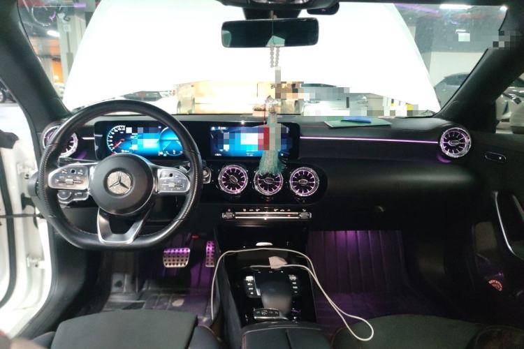 Used Mercedes-Benz CLA 2022-Year Updated CLA 200 Center Console