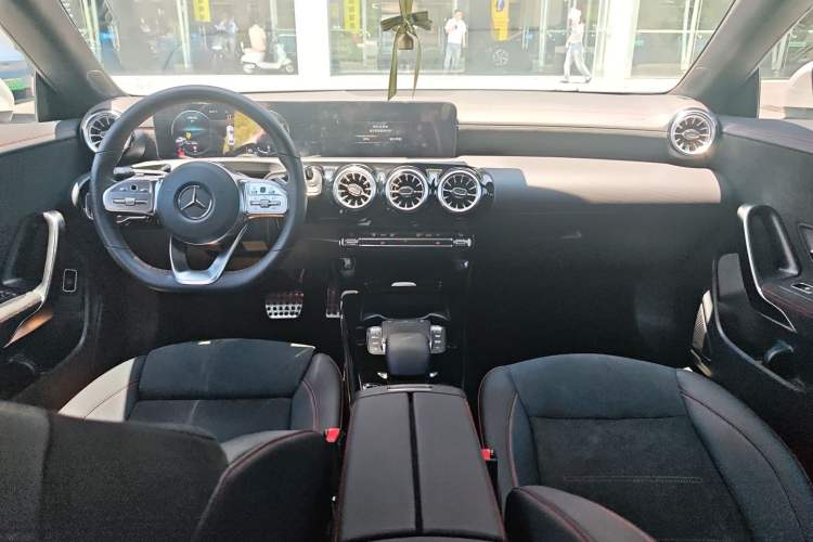 Used Mercedes-Benz CLA 2022-Year Updated CLA 200 Center Console