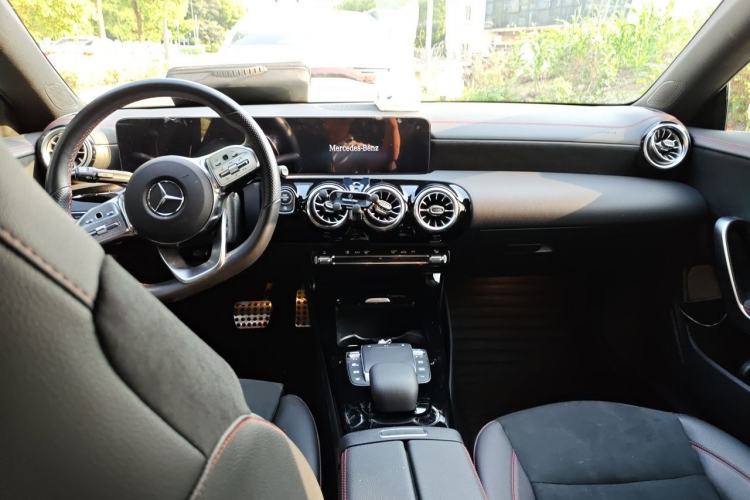 Used Mercedes-Benz CLA 2022 Refreshed CLA 200 Shooting Brake Center Console