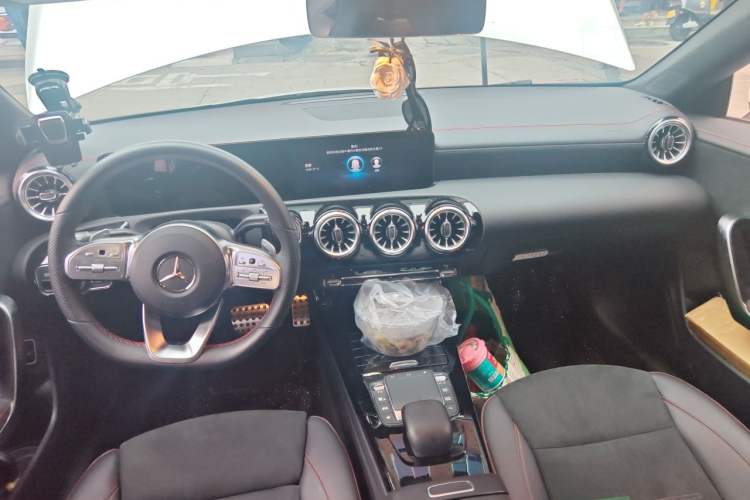 Used Mercedes-Benz CLA 2022-Year Updated CLA 200 Center Console