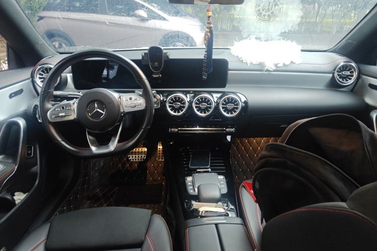 Used Mercedes-Benz CLA 2022 Refreshed CLA 200 4MATIC Center Console