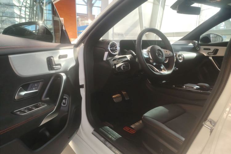 Used Mercedes-Benz CLA 2022-Year Updated CLA 200 Driver Seat