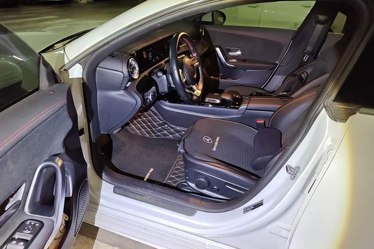 Used Mercedes-Benz CLA 2022-Year Updated CLA 200 Driver Seat