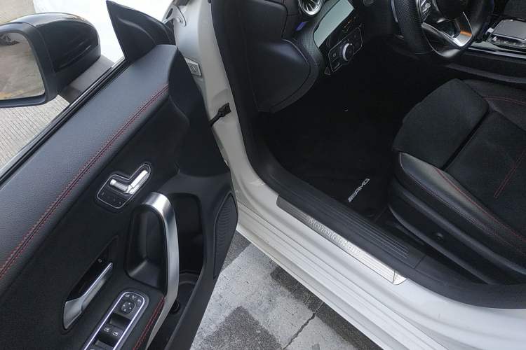 Used Mercedes-Benz CLA 2022 Refreshed CLA 200 Shooting Brake Driver Seat