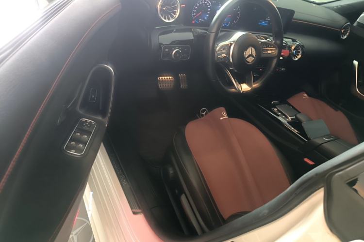 Used Mercedes-Benz CLA 2022-Year Updated CLA 200 Driver Seat