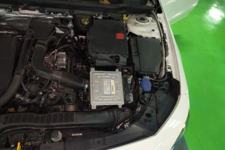 Used Mercedes-Benz CLA 2022-Year Updated CLA 200 Engine Bay Left
