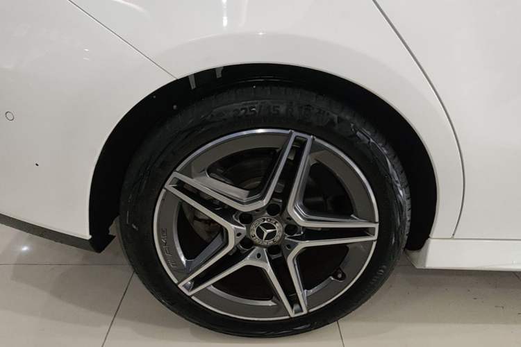 Used Mercedes-Benz CLA 2022-Year Updated CLA 200 Exterior 3