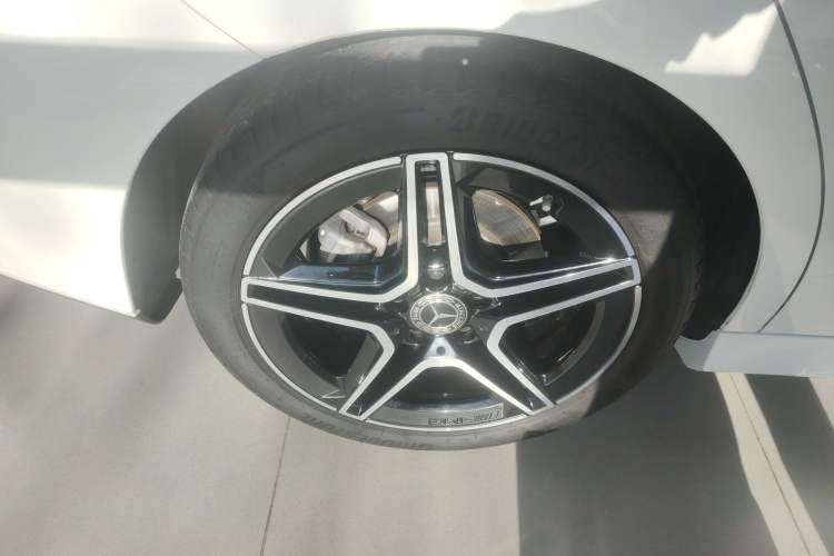 Used Mercedes-Benz CLA 2022-Year Updated CLA 200 Exterior 5