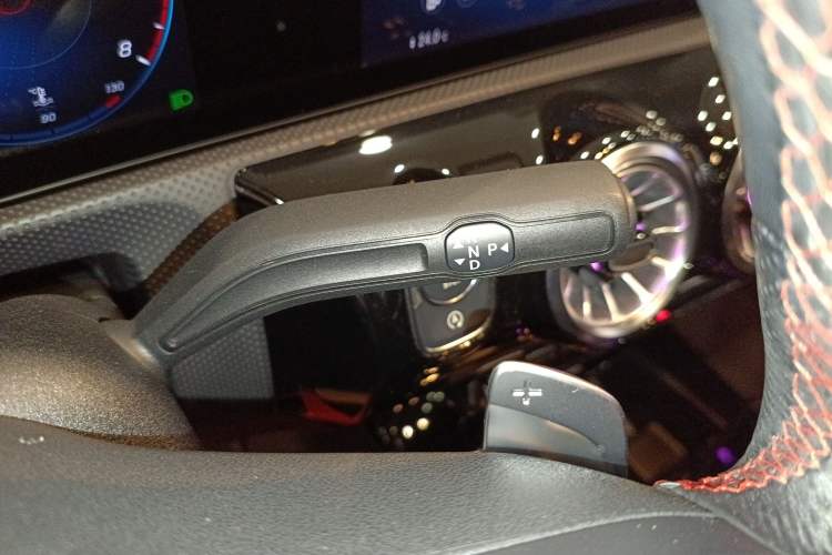 Used Mercedes-Benz CLA 2022-Year Updated CLA 200 Gear Lever