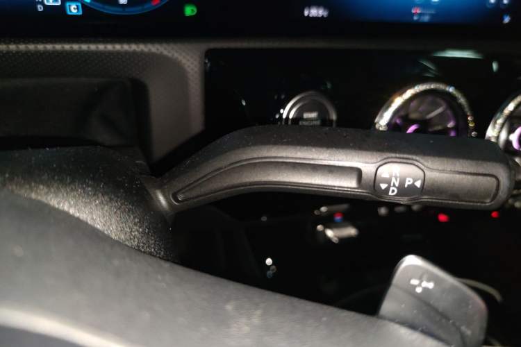 Used Mercedes-Benz CLA 2022-Year Updated CLA 200 Gear Lever