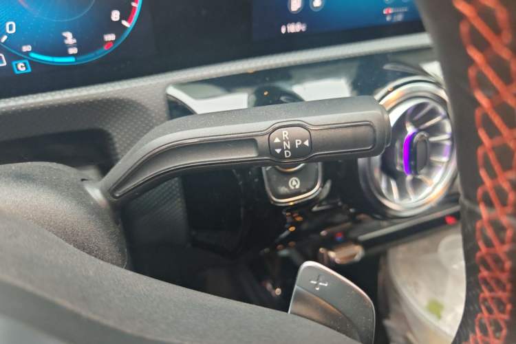 Used Mercedes-Benz CLA 2022-Year Updated CLA 200 Gear Lever