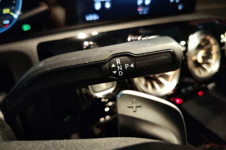 Used Mercedes-Benz CLA 2022-Year Updated CLA 200 Gear Lever