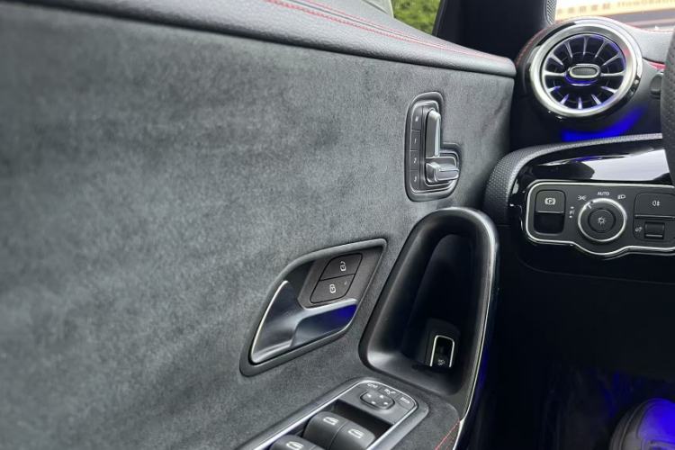 Used Mercedes-Benz CLA 2022-Year Updated CLA 200 Interior 1