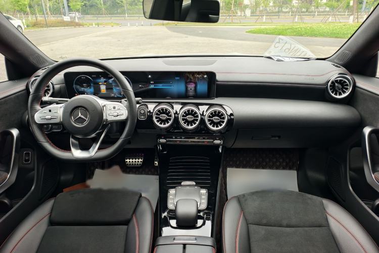 Used Mercedes-Benz CLA 2022-Year Updated CLA 200 Interior 10