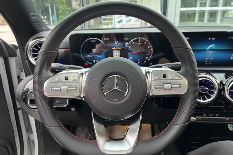 Used Mercedes-Benz CLA 2022-Year Updated CLA 200 Interior 10