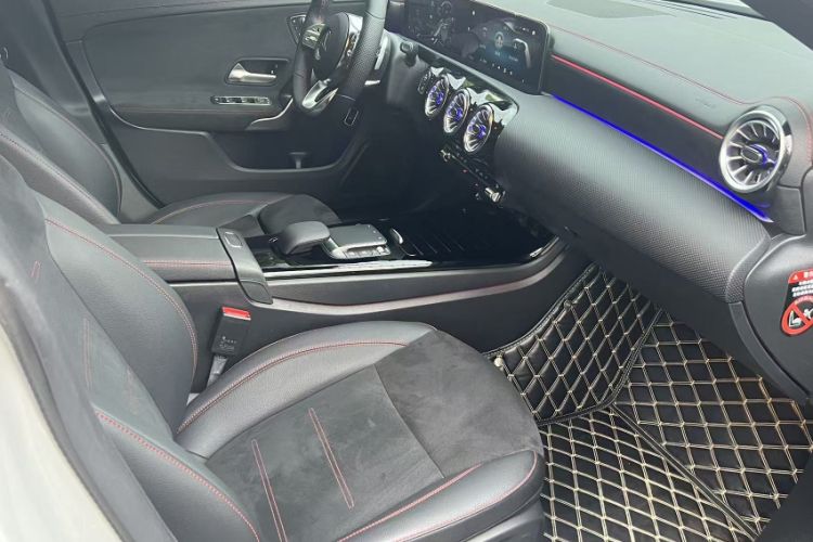 Used Mercedes-Benz CLA 2022-Year Updated CLA 200 Interior 11