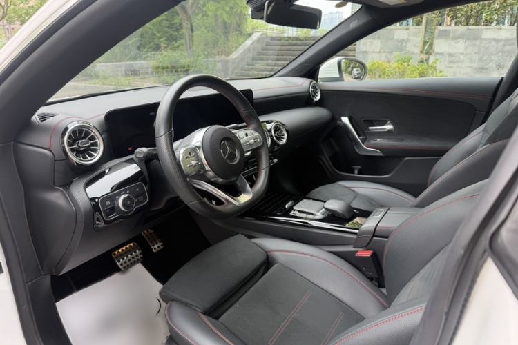 Used Mercedes-Benz CLA 2022-Year Updated CLA 200 Interior 2
