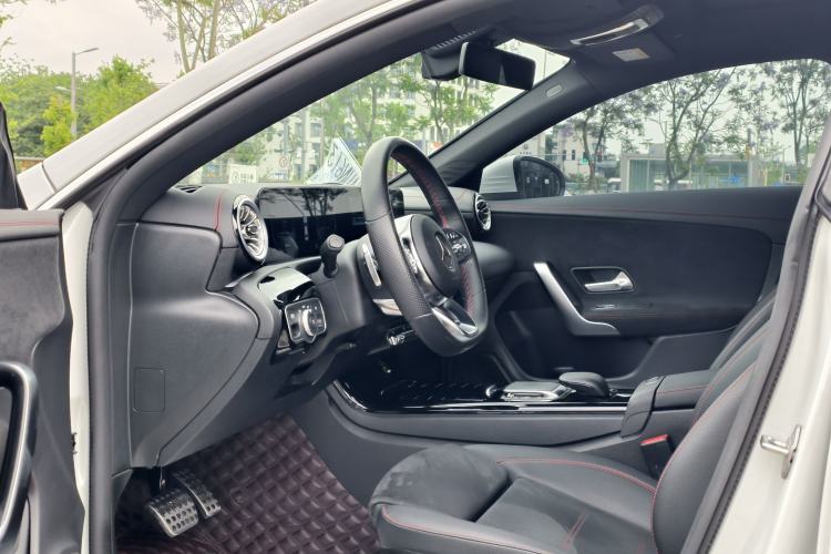 Used Mercedes-Benz CLA 2022-Year Updated CLA 200 Interior 3