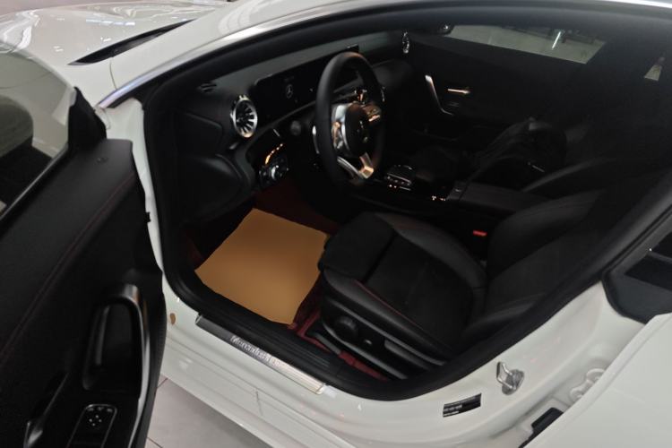 Used Mercedes-Benz CLA 2022 Refreshed CLA 200 Shooting Brake Interior 3