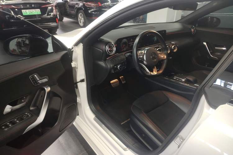 Used Mercedes-Benz CLA 2022 CLA 200 Shooting Brake Interior 3