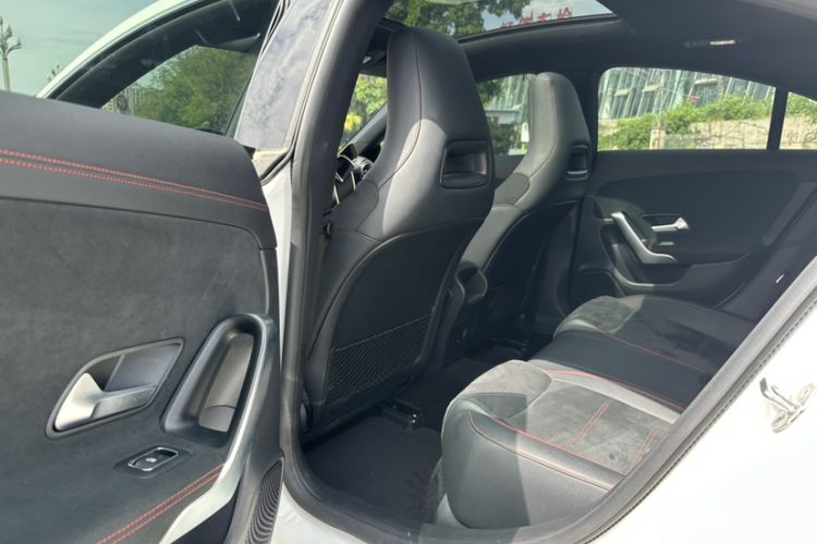 Used Mercedes-Benz CLA 2022-Year Updated CLA 200 Interior 4
