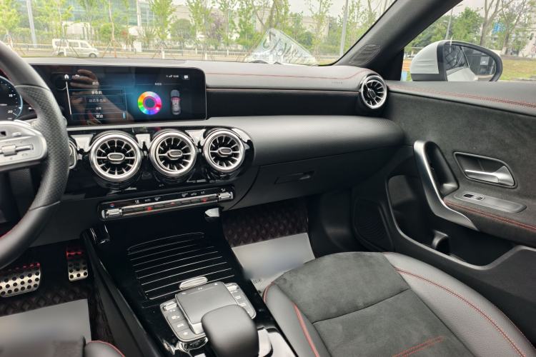 Used Mercedes-Benz CLA 2022-Year Updated CLA 200 Interior 4
