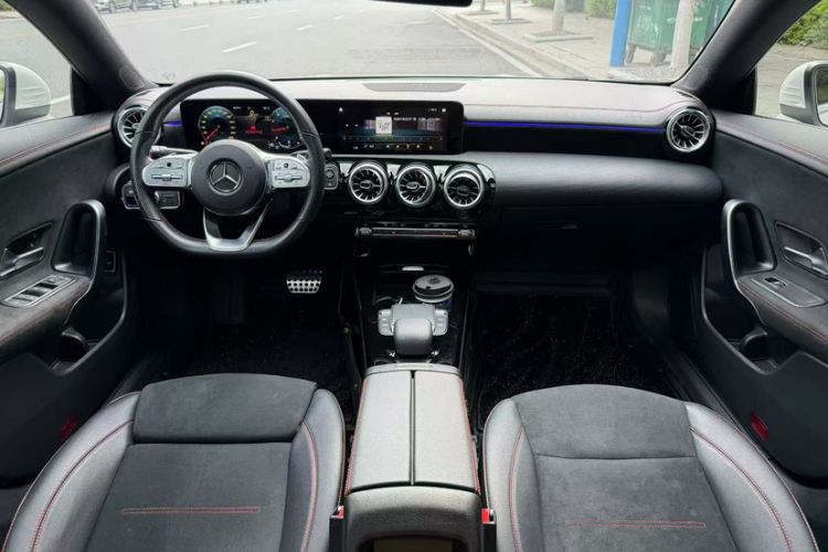 Used Mercedes-Benz CLA 2022-Year Updated CLA 200 Interior 4