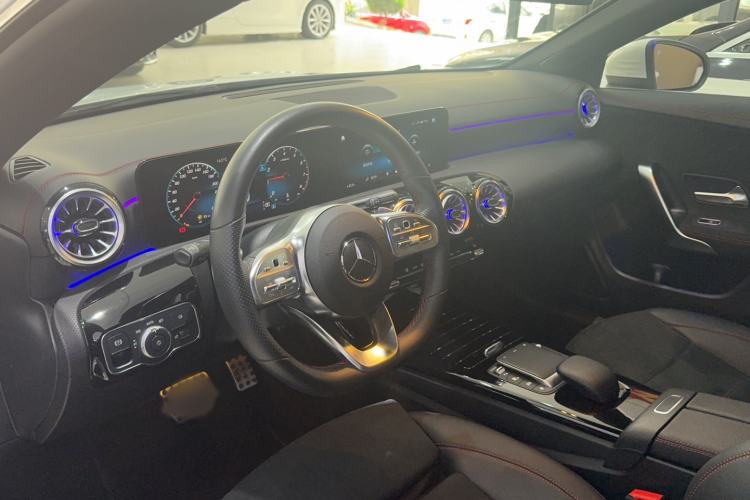 Used Mercedes-Benz CLA 2022-Year Updated CLA 200 Interior 4