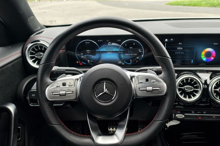 Used Mercedes-Benz CLA 2022-Year Updated CLA 200 Interior 7