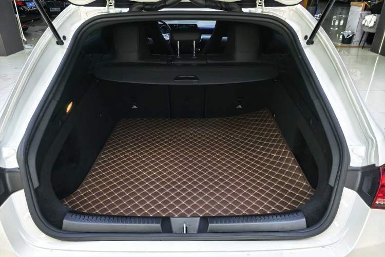 Used Mercedes-Benz CLA 2022 Refreshed CLA 200 Shooting Brake Interior 7