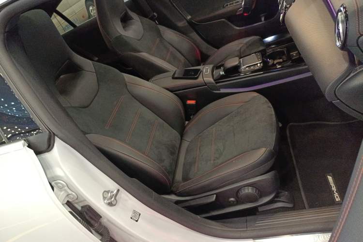 Used Mercedes-Benz CLA 2022-Year Updated CLA 200 Right Front Seat