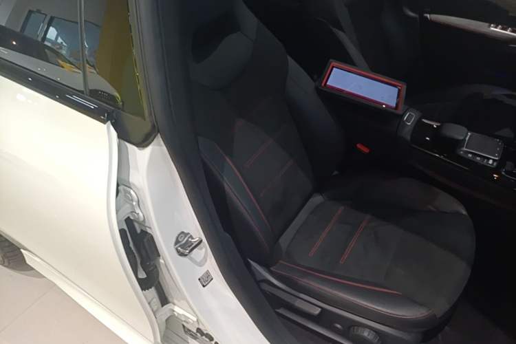 Used Mercedes-Benz CLA 2022 CLA 200 Shooting Brake Right Front Seat