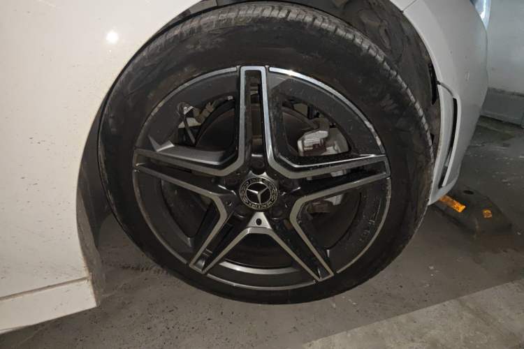 Used Mercedes-Benz CLA 2022-Year Updated CLA 200 Right Front Wheel Hub