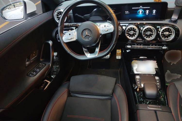 Used Mercedes-Benz CLA 2022 Refreshed CLA 200 Shooting Brake Steering Wheel
