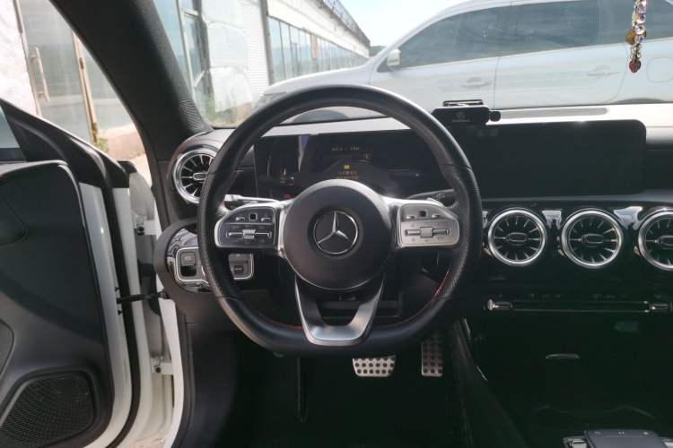 Used Mercedes-Benz CLA 2022 Refreshed CLA 200 Shooting Brake Steering Wheel