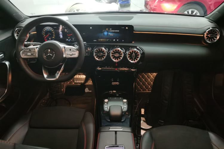Used Mercedes-Benz CLA 2023 CLA 200 Shooting Brake Center Console